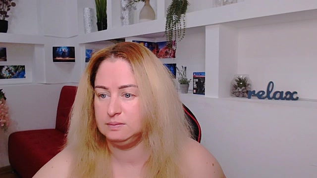 CurvyNikole_